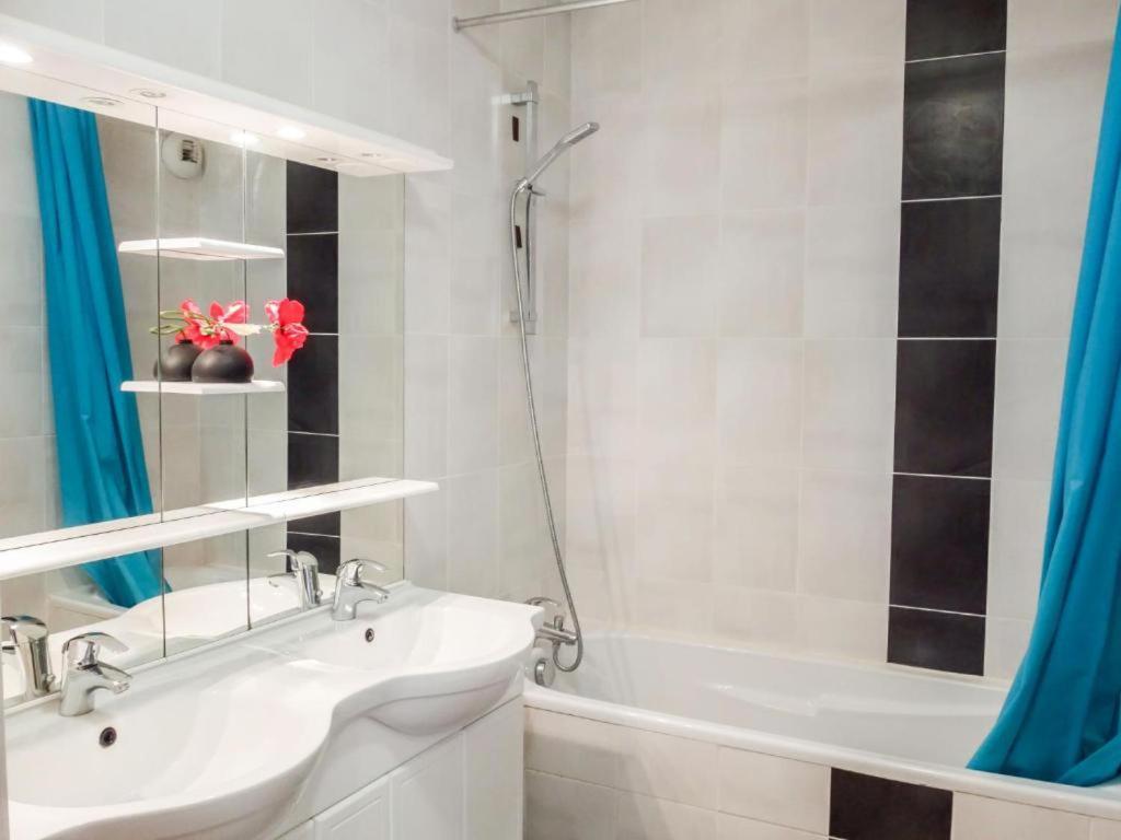 Vert Paradis - Vue Apaisante Sur Golf, Pins Parasols, 2E Etage - 80 M2 Dont Terrasse Avec Pergola, 2 Chambres, 3Et Iles, 3 Clim, Wifi - Piscine, Parking Et Park A Velos, Ascenseur - En Option Linge, Menage - Pistes Cyclables, Mer A Proximite Сен-Сіпріян Екстер'єр фото